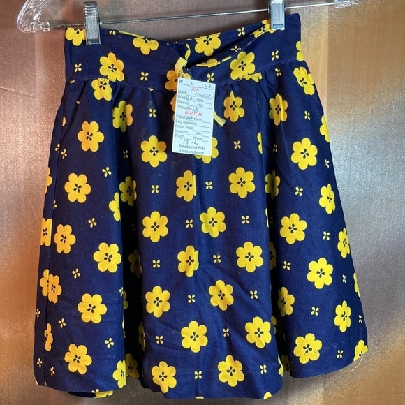 Vintage 2 piece navy & yellow 70’s set. Vest and skirt. 22” waist Size small 120 - Picture 3 of 5